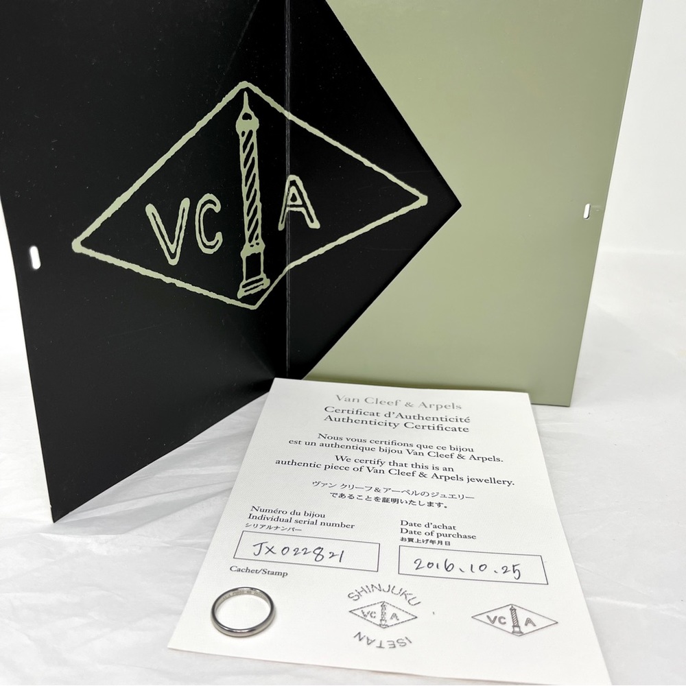 Van Cleef & Arpels Platinum Wedding Band